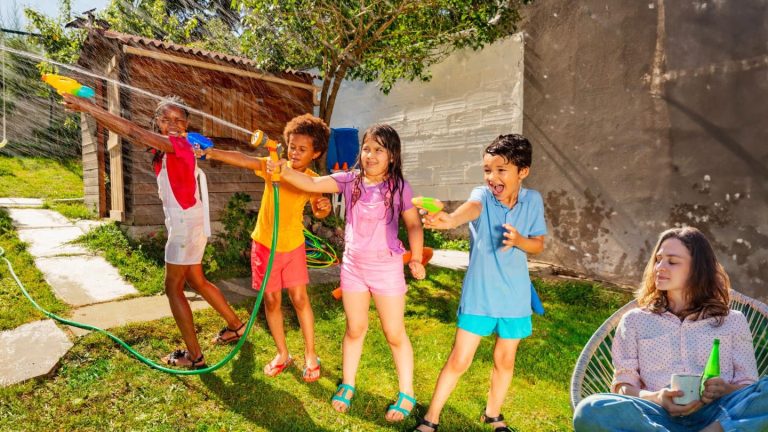 stay cool hydrated beat the heatwave spritzer water